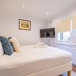 Gorgeous 3 B Edroom Home In Little Venice
