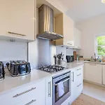 Gorgeous 3 B Edroom Home In Little Venice
