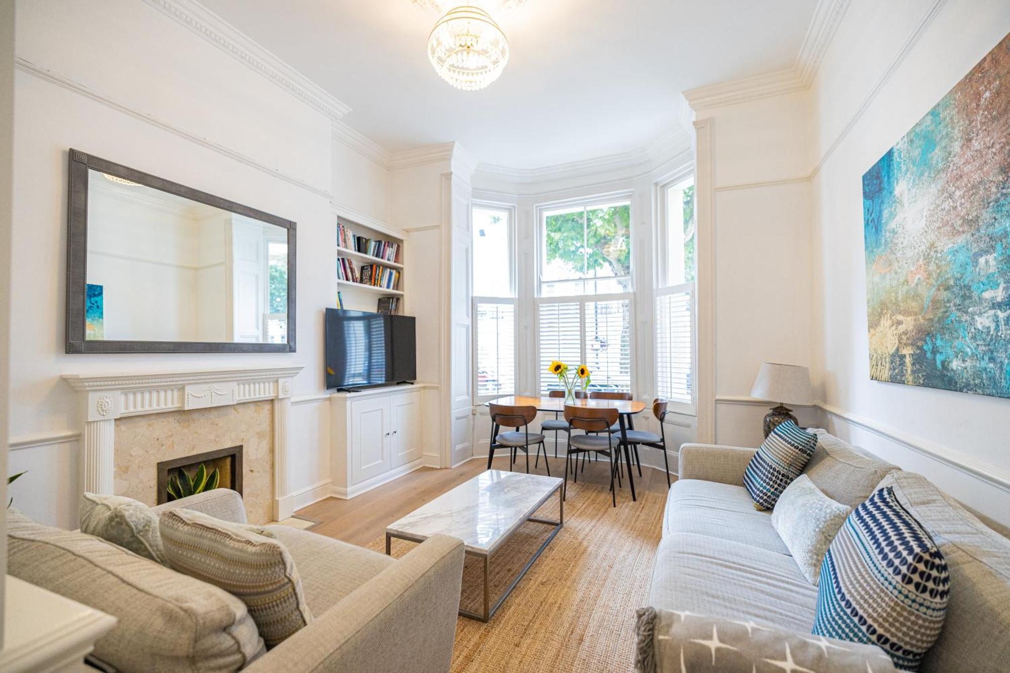 Gorgeous 3 B Edroom In Little Venice